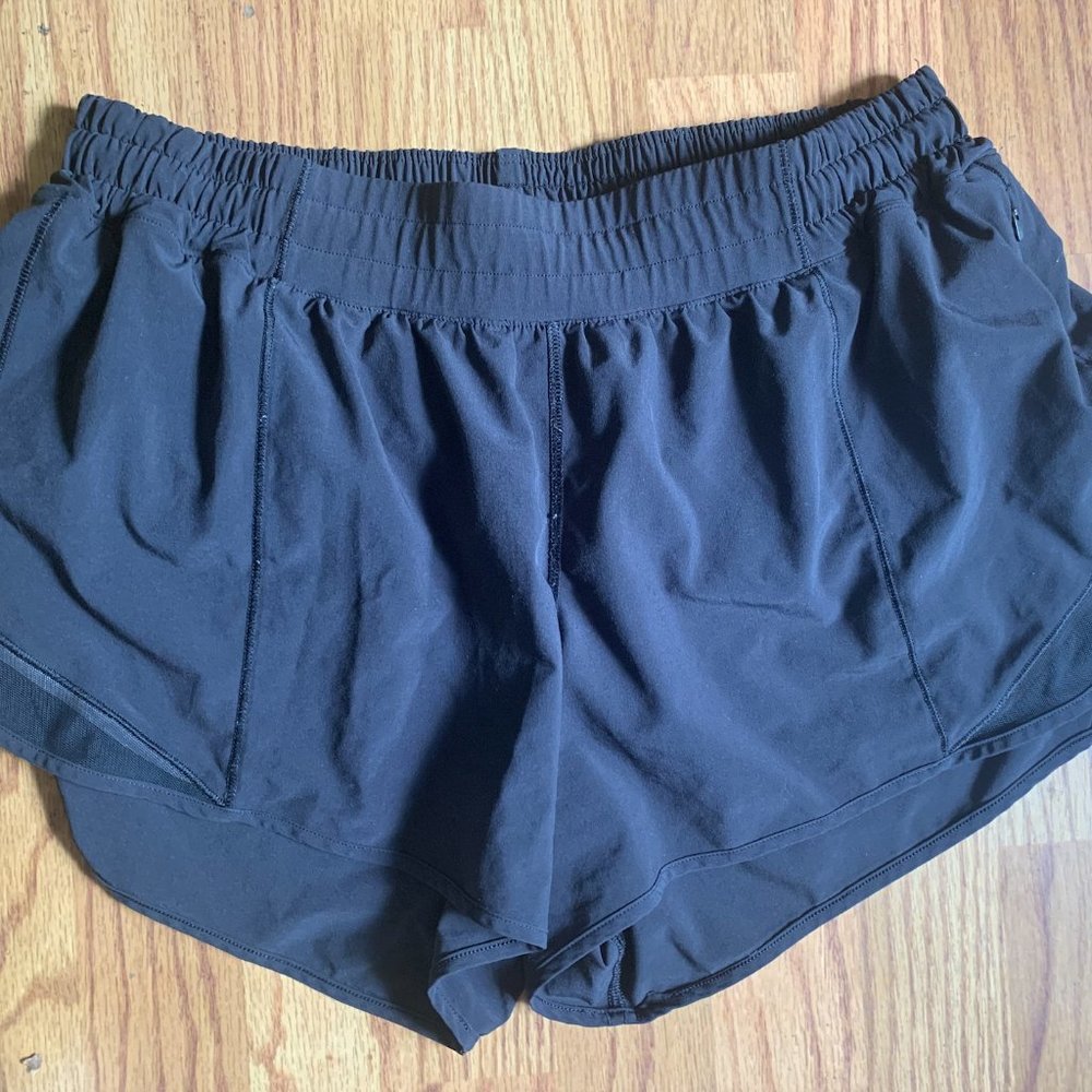 LULULEMON HOTTY HOT SHORTS - BLACK - SIZE 12